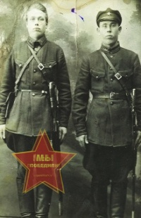 Каршин Петр Афанасьевич (справа)