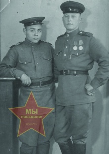 Бурганов Гусман Гимадеевич, слева