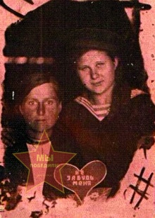 Чеснокова Анна Андреевна, слева