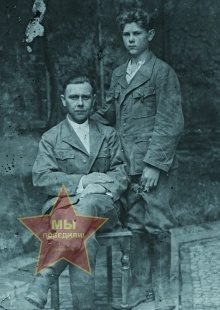 Сучков Иван Иванович, слева