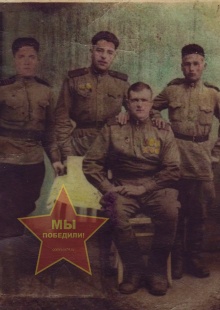 Гришанин Андрей Иванович (первый слева), Гришанин Петр Иванович (второй слева)
