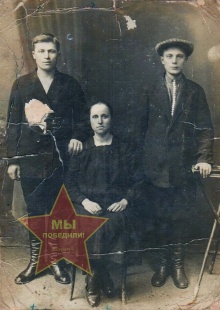 Козлов Алексей Иполитович, слева