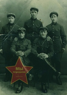 Шведов Пётр Тихонович, второй ряд справа