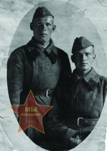 Туйков Григорий Павлович, слева