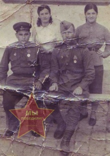 Хайруллин Якуб крайний слева