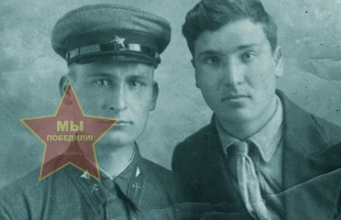 Губский Василий Степанович, слева