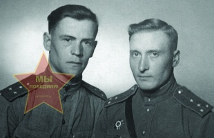 Григорьев Виктор Алексеевич, слева