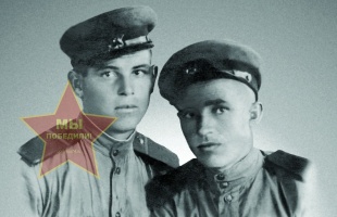 Настенко Павел Андреевич слева