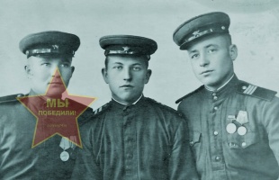 Аверкин Сергей Григорьевич, cлева