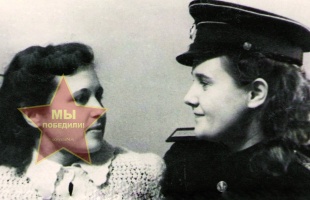 Виноградова Мария Даниловна, слева