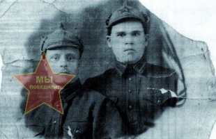 Скобелкин Павел Андреевич, слева