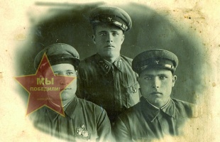 Бердышев Алексей Васильевич, слева
