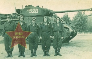 Шубин Роман Герасимович, второй справа