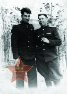 Бочкарёв Василий Гаврилович, слева