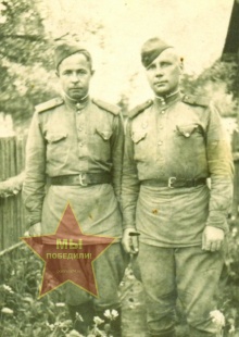 Аверин Иван Фёдорович, слева