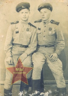 Милокум Михаил Григорьевич слева