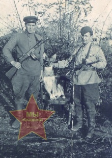 Нелюбин Фёдор Андреевич, слева