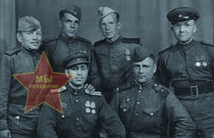 Посадских Яков Петрович, второй ряд, второй слева