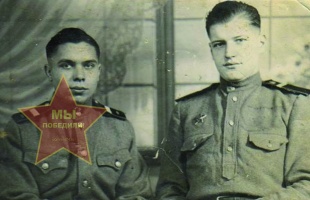 Прокопов Иван Иванович, слева