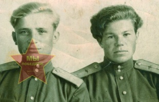 Ашмарин Александр Михайлович слева