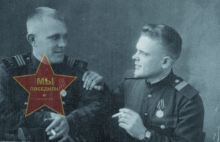 Сарычев Иван Филиппович слева