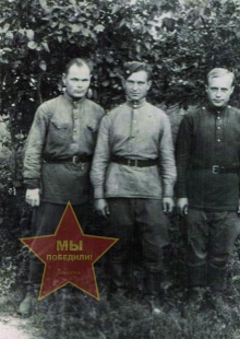 Васильев Егор Константинович, крайний слева