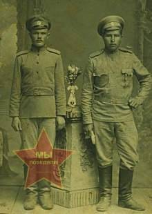 Мамаев Федор Васильевич, слева