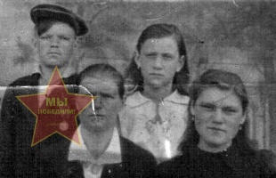 Духонины Борис Александра Антонина и Юлия