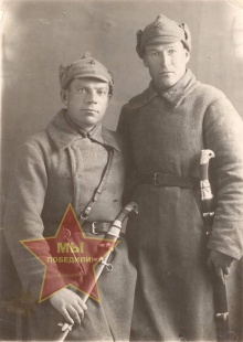 Ярушин Михаил Иванович справа