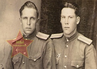 Демин Павел Николаевич слева