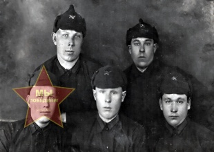 Плюхин Илья Федорович справа внизу