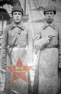 Ушаков Михаил Николаевич слева