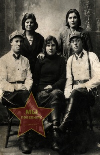 Суханов Алексей Михайлович справа