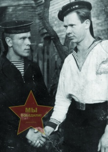 Голов Николай Иванович, слева