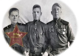 Цивилёв Михаил Иванович справа