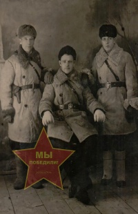 Савенко Иван Кириллович в центре