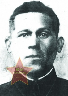 Хомутов Максим Трофимович