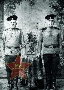 Трубников Алексей Алексеевич,слева