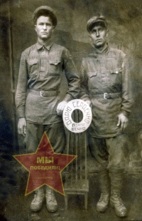 Осин Пётр Никитович слева