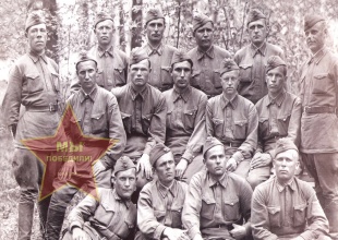 Телепенин Георгий Тихонович нижний ряд крайний слева