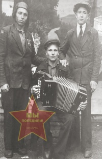 Аркашев Иван Васильевич слева
