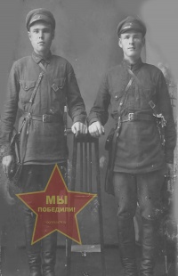 Климов Василий Иванович слева