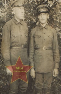 Бушуев Павел Васильевич справа