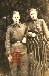 Духанин Алексей Дмитриевич слева