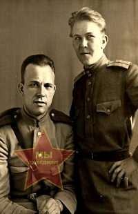 Малков Михаил Андреевич справа